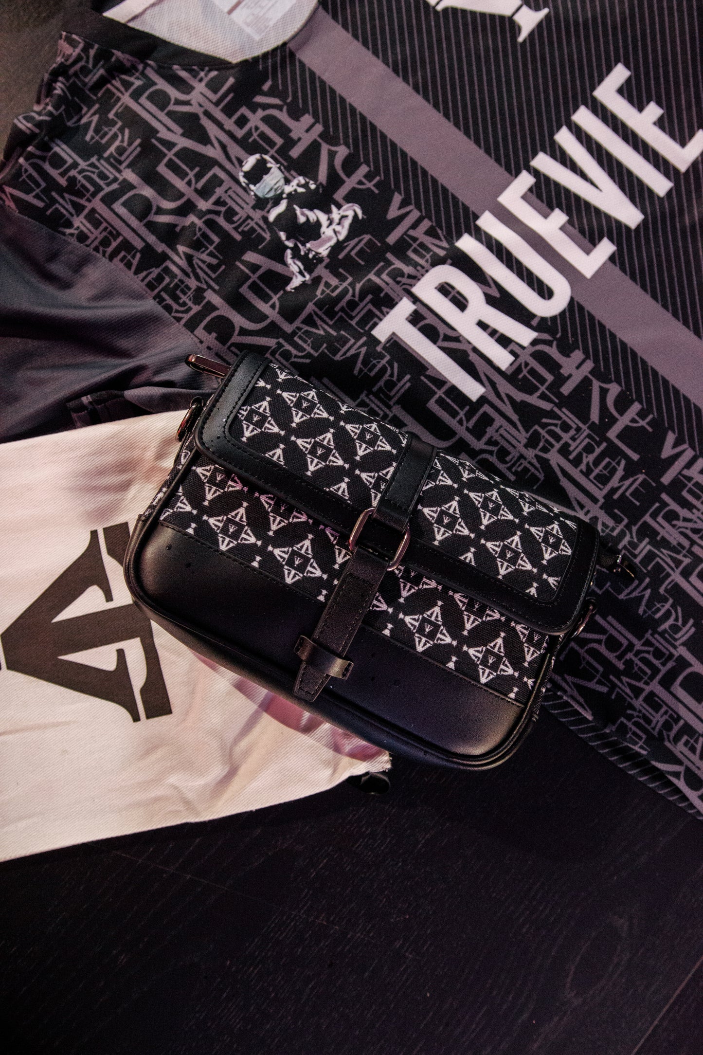 TrueVie Signature Messenger Bag