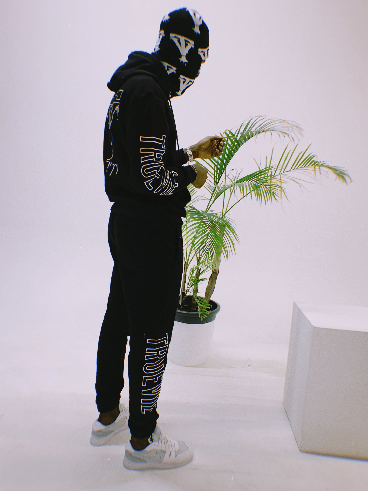 TrueVie Black Drip Bottom